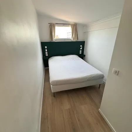 Du Pharo Hotel 2*